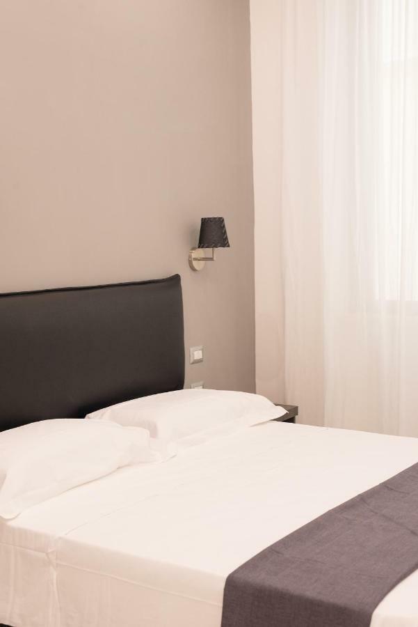 Toledo In Bed & Breakfast Napoli Bagian luar foto