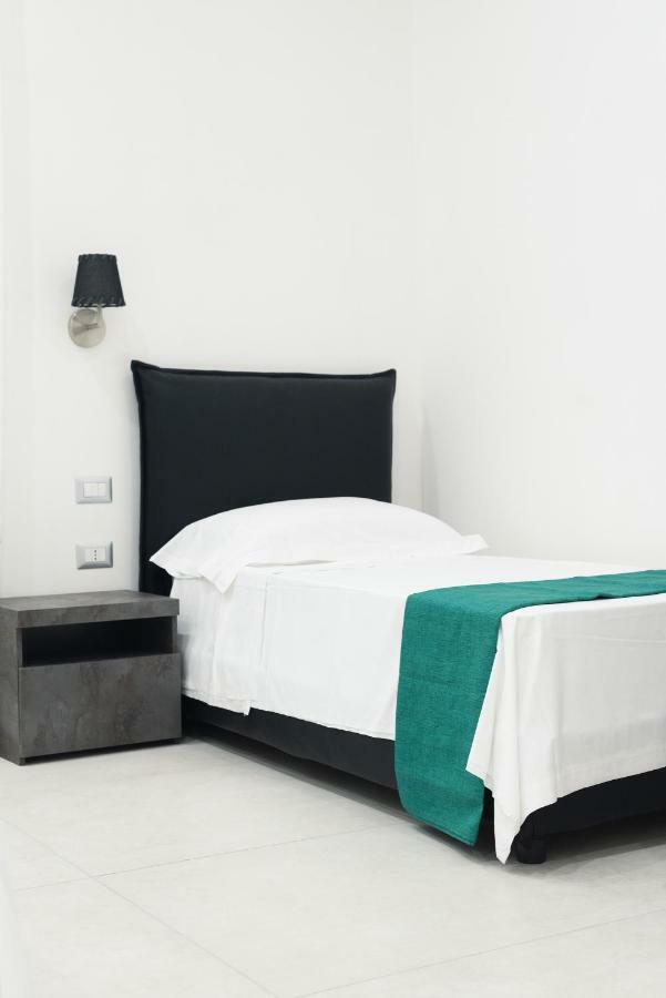 Toledo In Bed & Breakfast Napoli Bagian luar foto