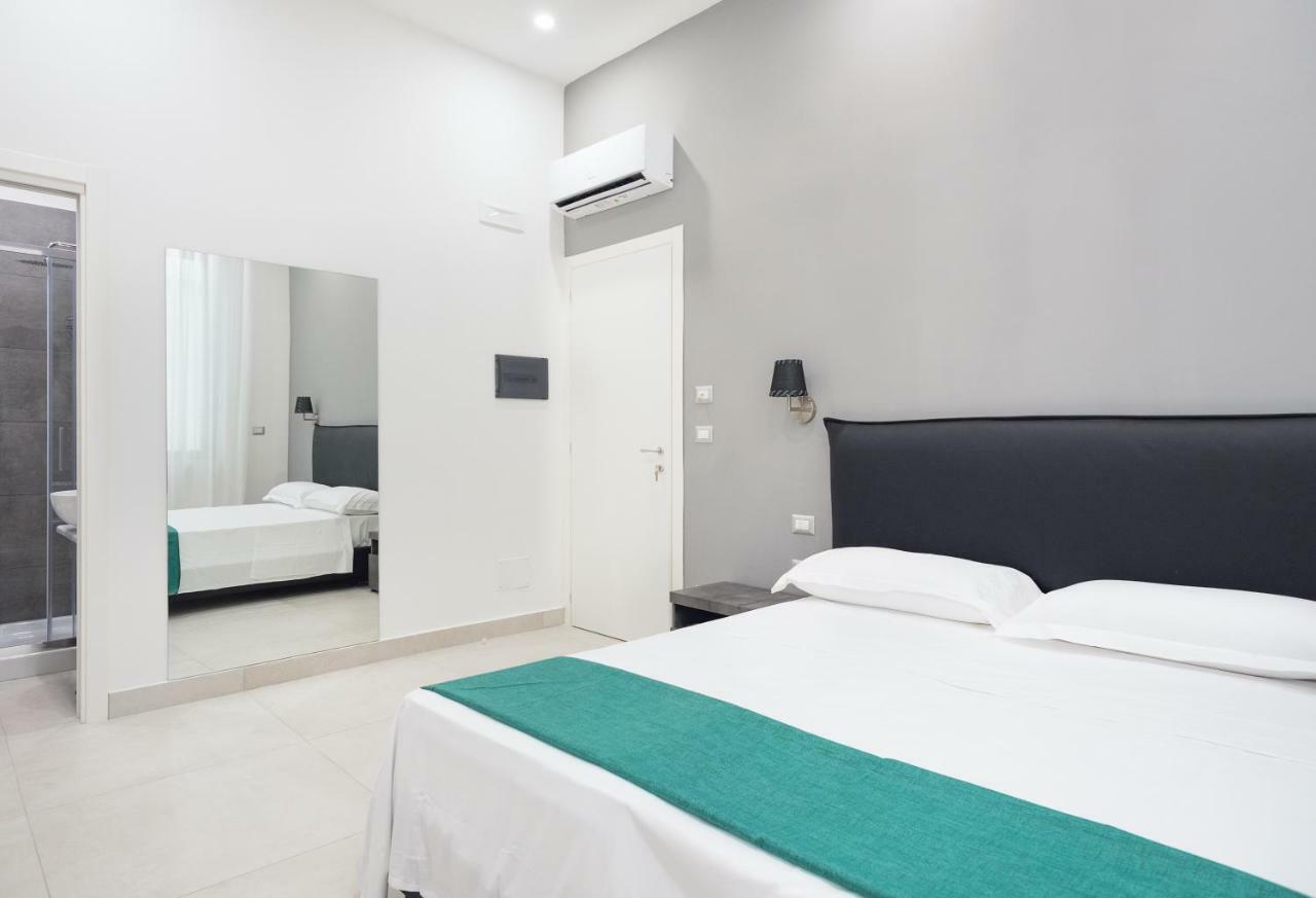 Toledo In Bed & Breakfast Napoli Bagian luar foto