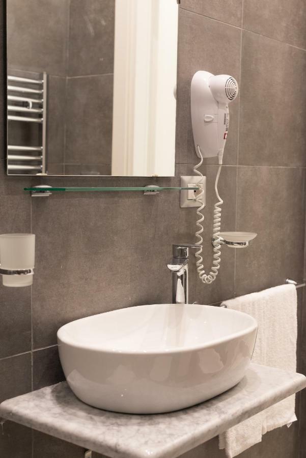 Toledo In Bed & Breakfast Napoli Bagian luar foto