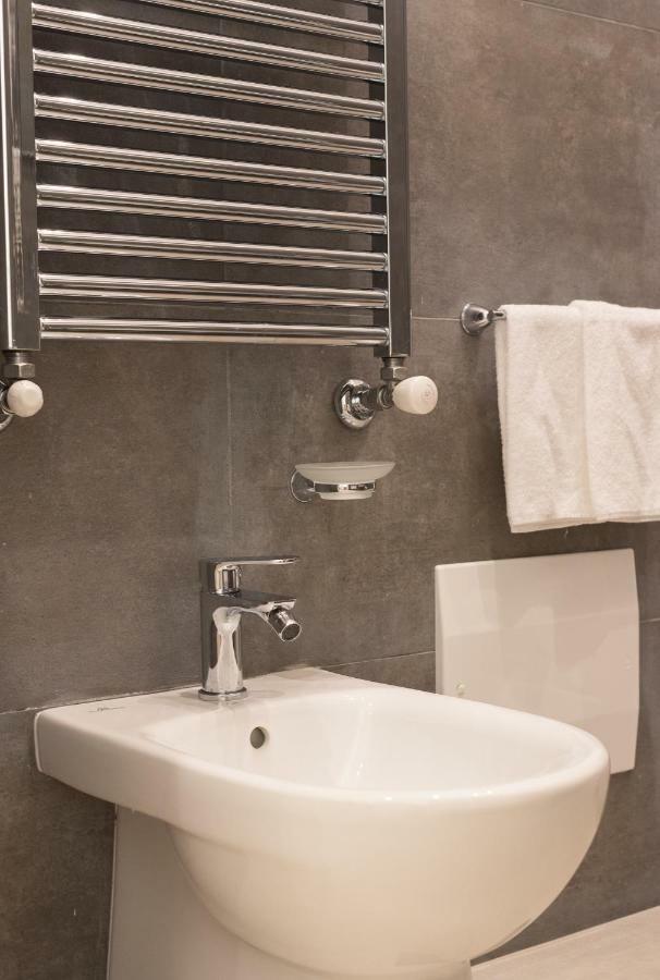 Toledo In Bed & Breakfast Napoli Bagian luar foto