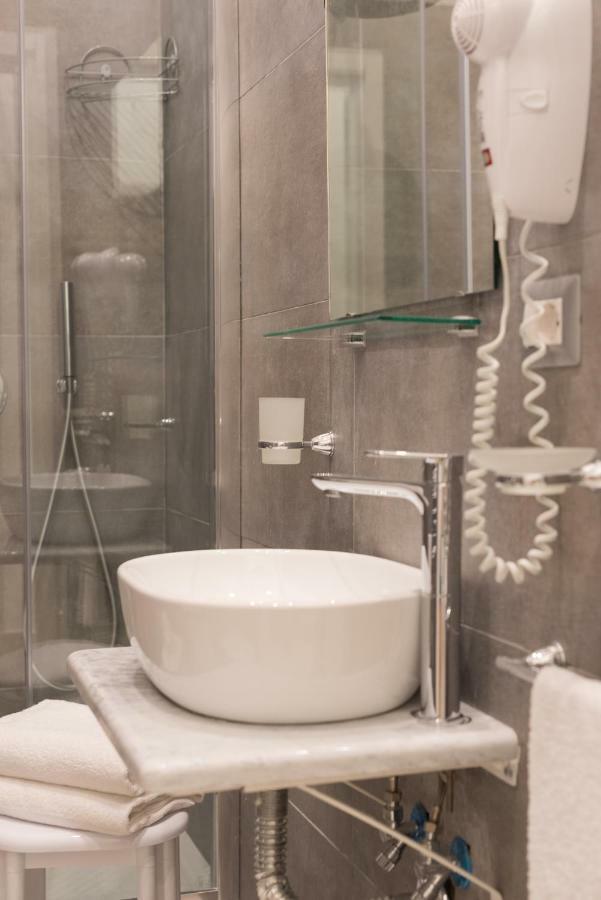 Toledo In Bed & Breakfast Napoli Bagian luar foto