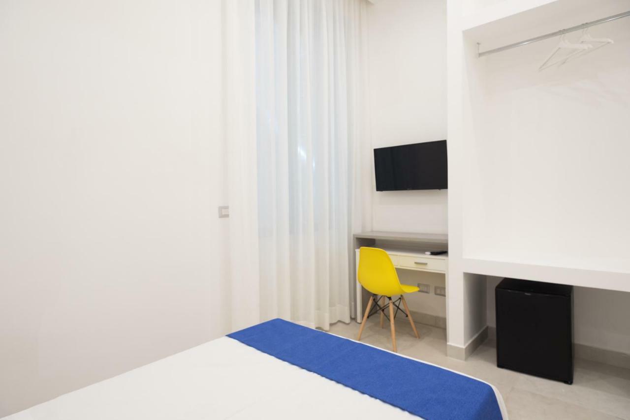 Toledo In Bed & Breakfast Napoli Bagian luar foto