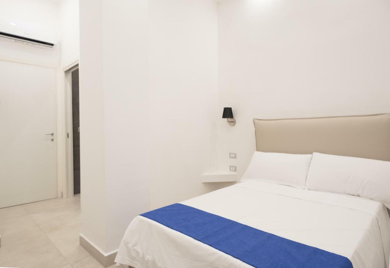 Toledo In Bed & Breakfast Napoli Bagian luar foto