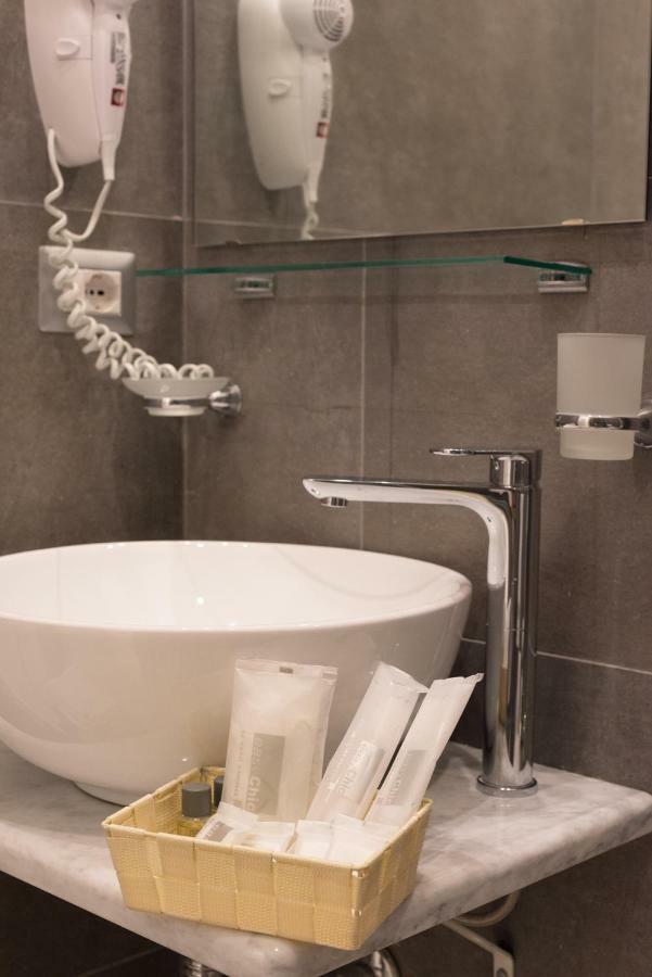 Toledo In Bed & Breakfast Napoli Bagian luar foto
